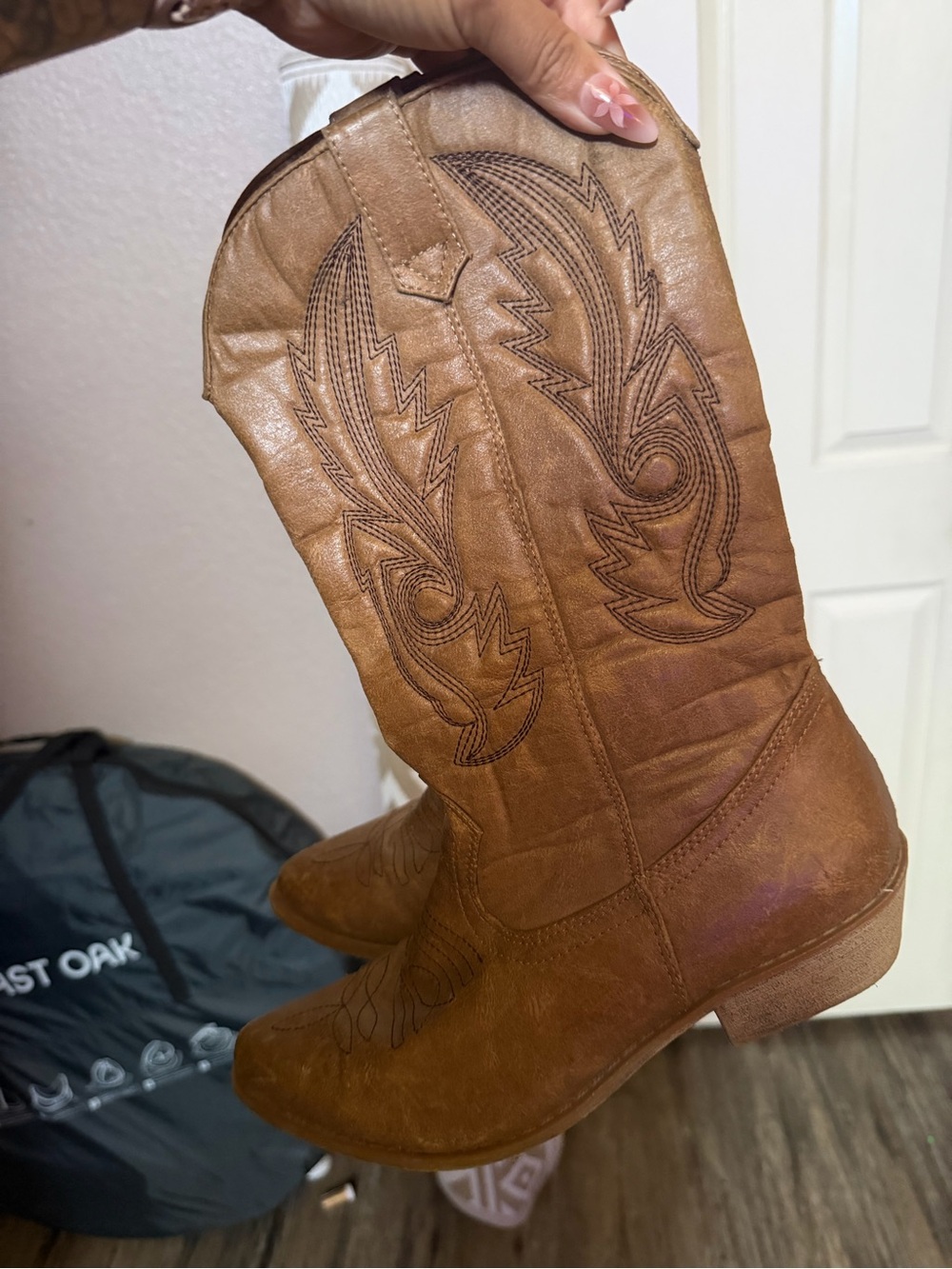 Coconuts Tan Leather Western Cowboy Boots with Embroidered Stitching - Picture 4 of 9